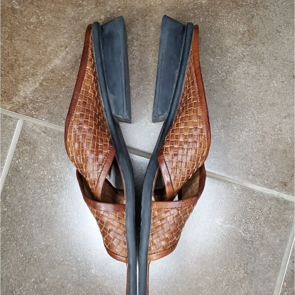 Vintage woven leather David Tate Brown Criss-Cross Sandals - Picture 4 of 13